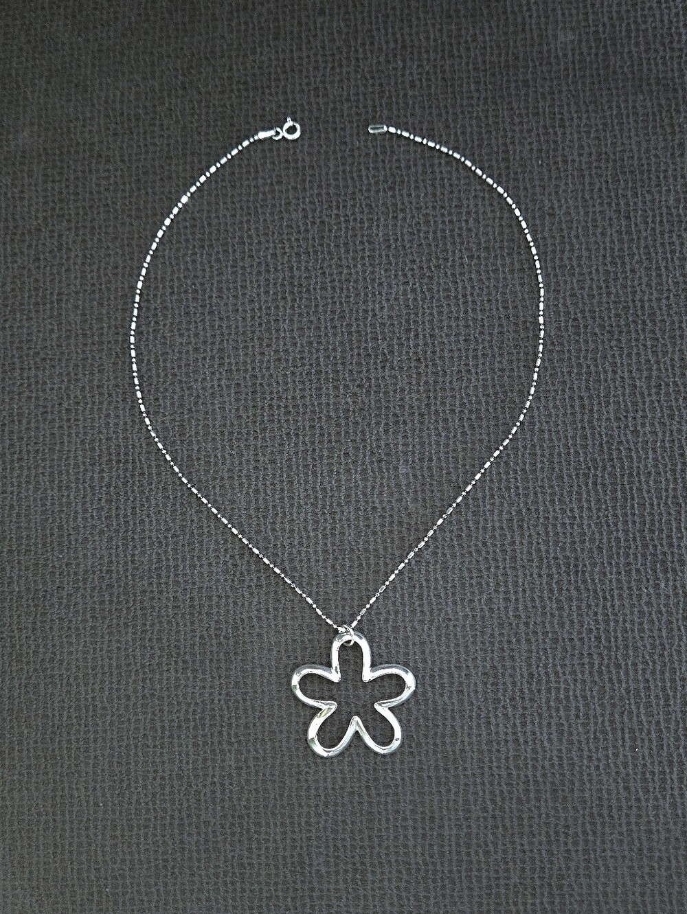 Silver🤍 Open Flower🌸 Pendant Necklace - NWOT